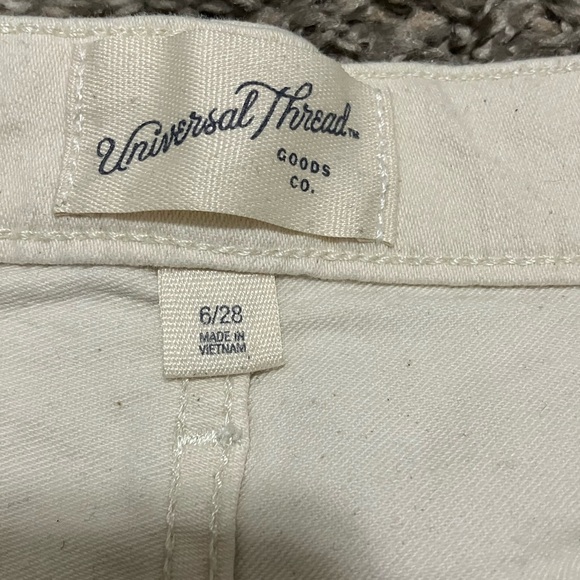 Universal Thread Women's Cream Denim Shorts Size 6 - Picture 4 of 5